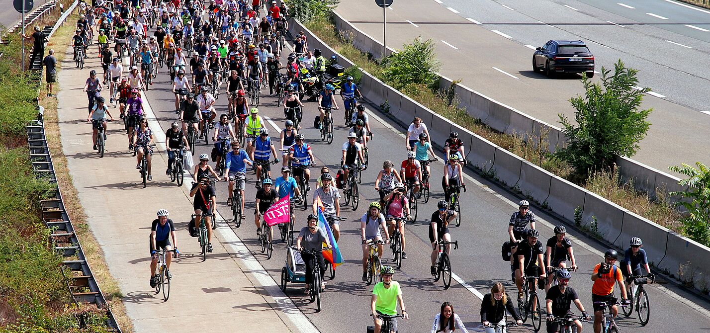 Sternfahrt mit 70.000 Unterschriften nach Wiesbaden